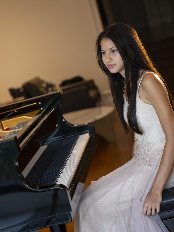 Hillary O’Sullivan at the piano
